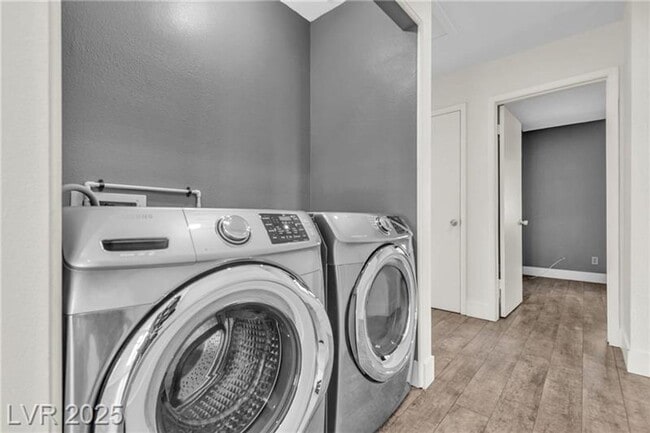 Building Photo - Updated Single Story, 2 Bedroom Home in De...