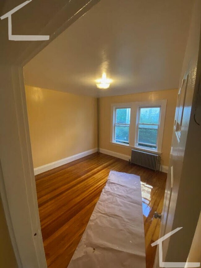 Building Photo - 231 Parsons St