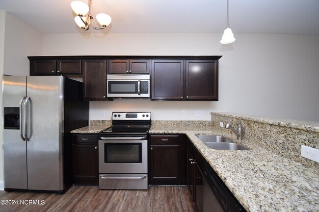 Building Photo - 2208 Chavis Dr