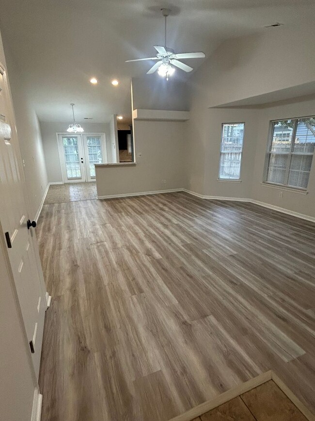Building Photo - 3613 Farmington Pl