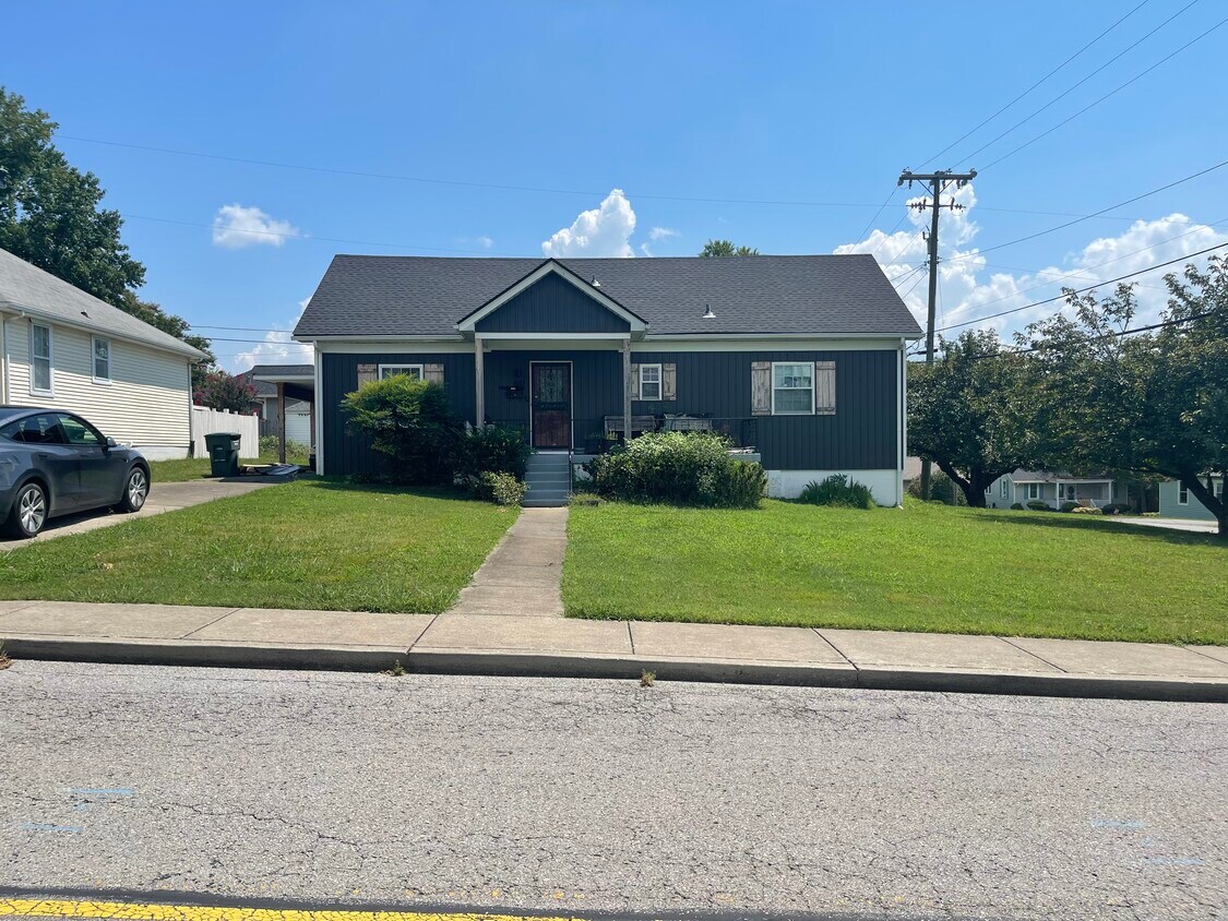 Primary Photo - 611 Hadley Ave