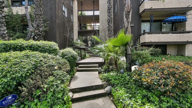 Foto del edificio - 13214 Moorpark St