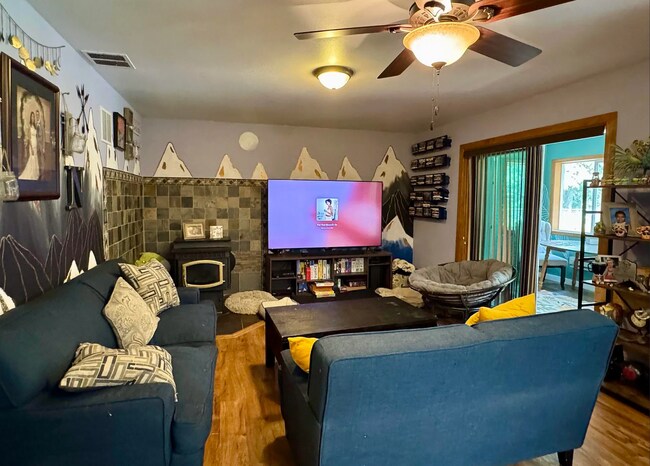 Foto del edificio - 4 bedroom / Pet friendly home in North Pol...