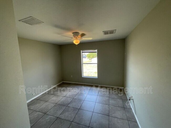 Building Photo - 1821 SW 22nd Ln