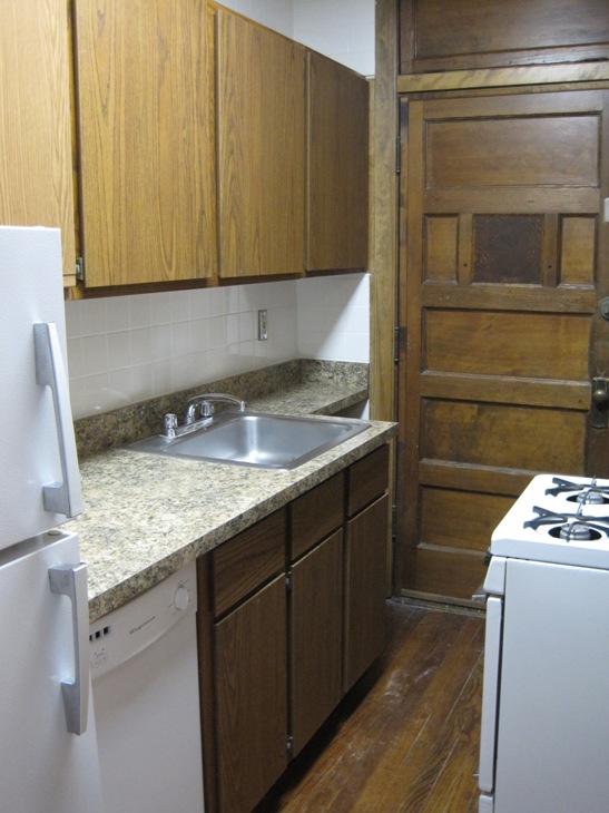 Building Photo - 520 W Belden Ave