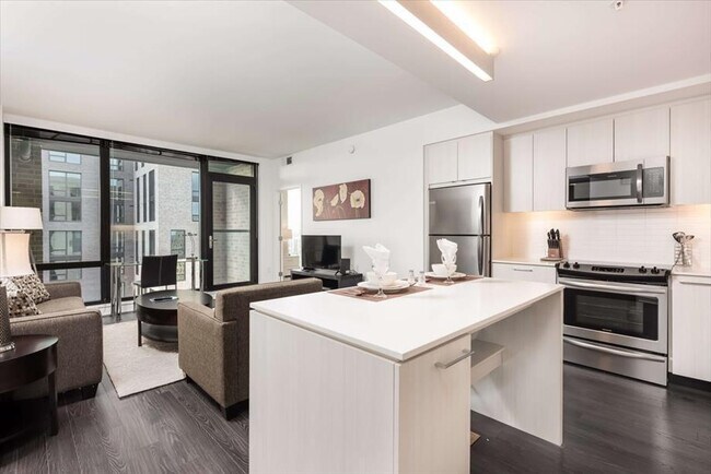 Building Photo - 11911 Freedom Dr