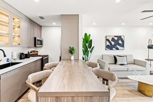 Building Photo - 8115 Thomas Dr