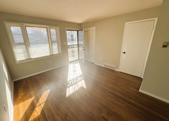 Building Photo - 4956 Owen Rd