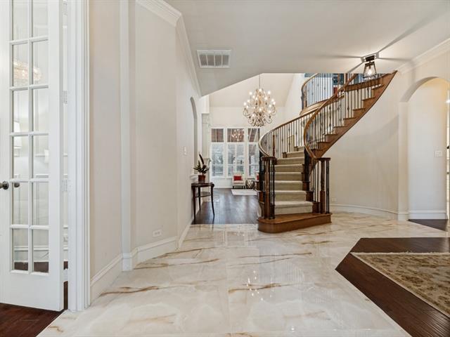 Foto del edificio - 8723 Sherwood Dr