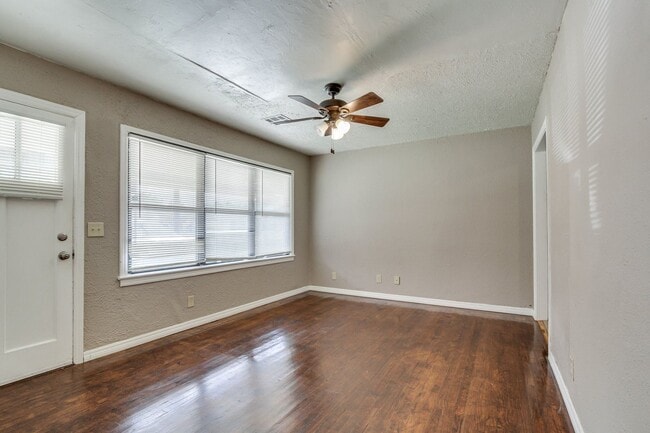 Building Photo - Charming 2-Bedroom Home with Original Hard...