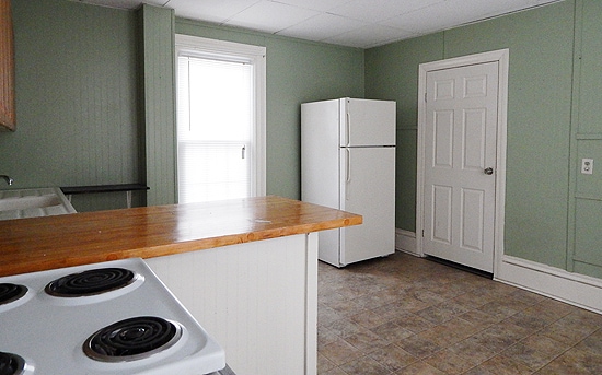 Building Photo - $1500 / 2 bdrm / 775ft2 – Brewer - Union St. – 1st Floor -  W/D Hookup