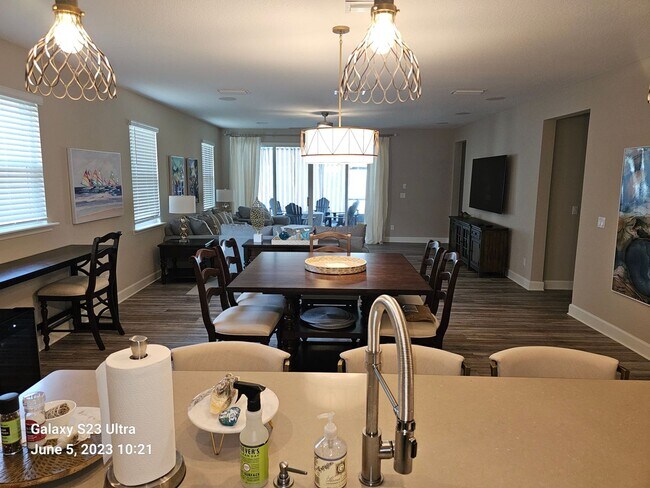 Foto del edificio - Beautifully Furnished Home in Upscale Gate...