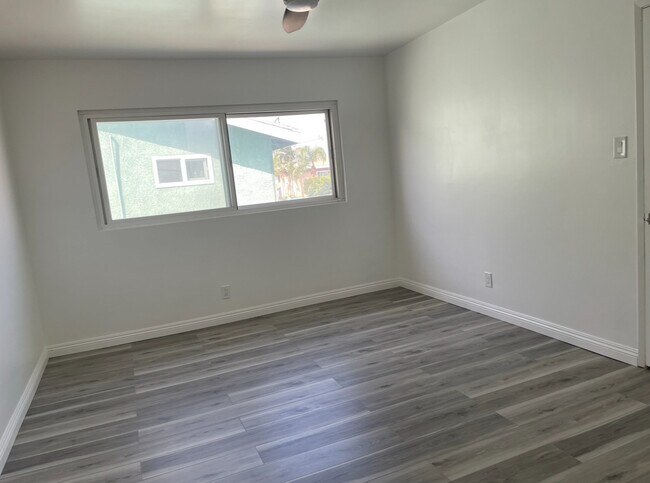 Building Photo - 221 W Buckthorn St