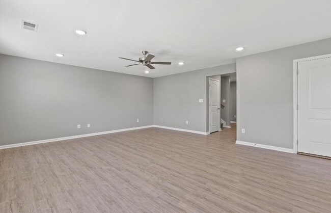 Building Photo - 305 Krauss Dr