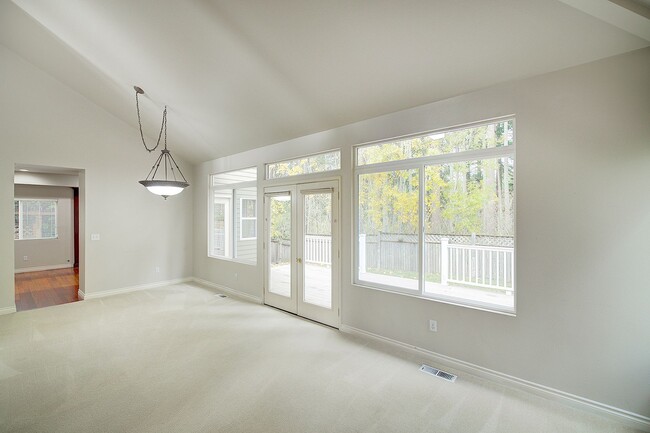 Foto del edificio - 3 Bd / 3 Ba Sammamish Home