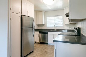 Building Photo - 2300 Miramar Ave