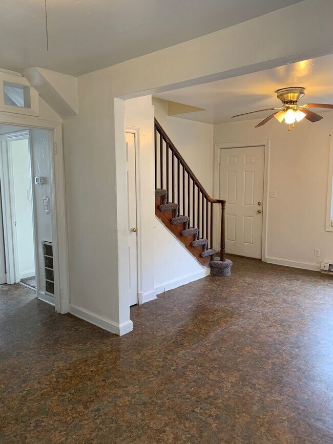 Building Photo - 1302 Overlook St