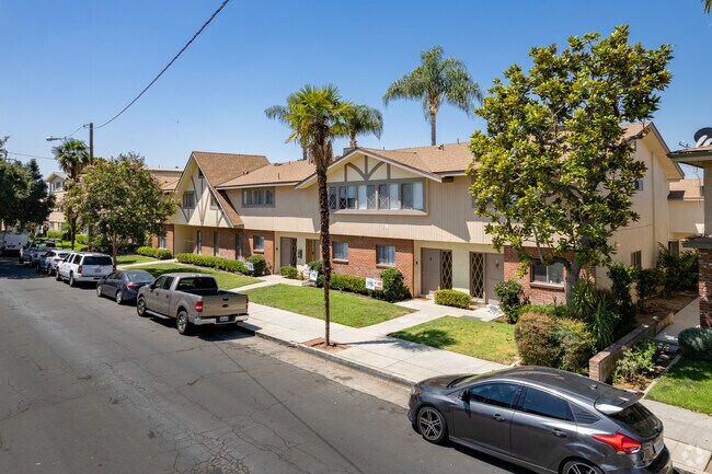 Foto del edificio - 6319 Milton Ave
