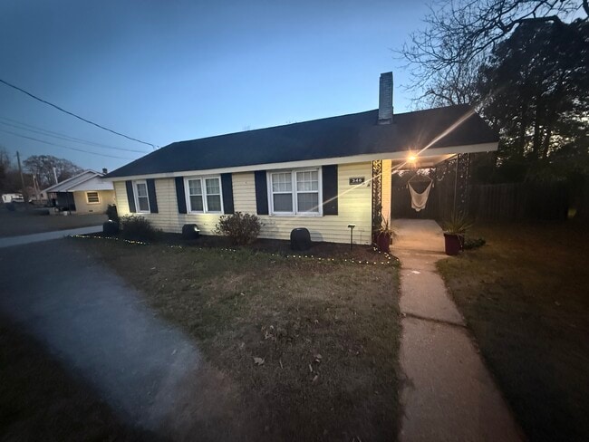 Building Photo - 346 Orion St