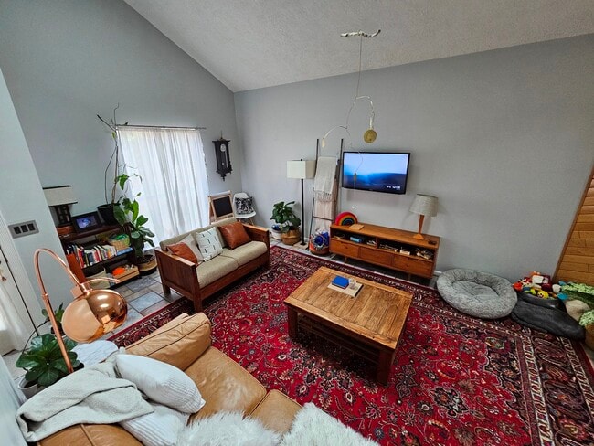Foto del edificio - 19 Evergreen Ln