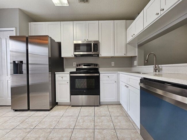 Building Photo - Regency Key 2 Bed 2-1/2 bath Townhome