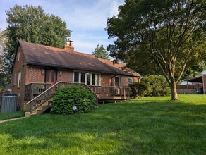 Building Photo - 1009 Circle Dr
