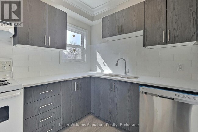 Building Photo - 8-8 Tisdale St S