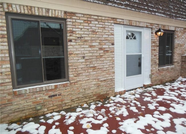 Building Photo - 1651 Mentor Ave