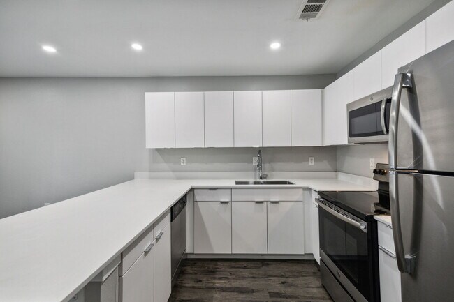 Foto del edificio - Junius Place Apartments