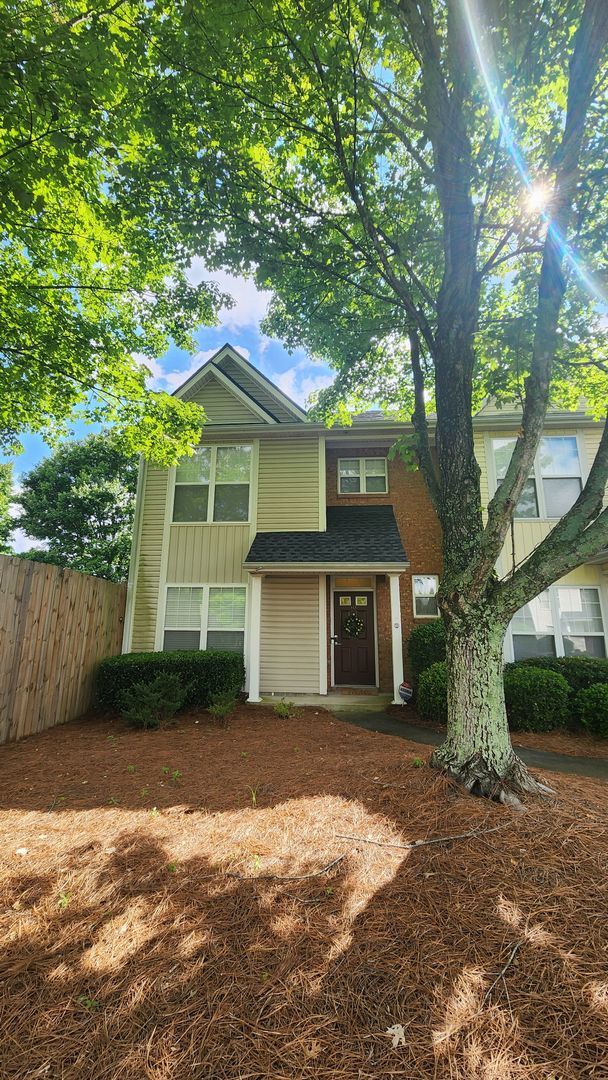Building Photo - End Unit Townhome - Included in the RENT Water, Trash and Lawncare!