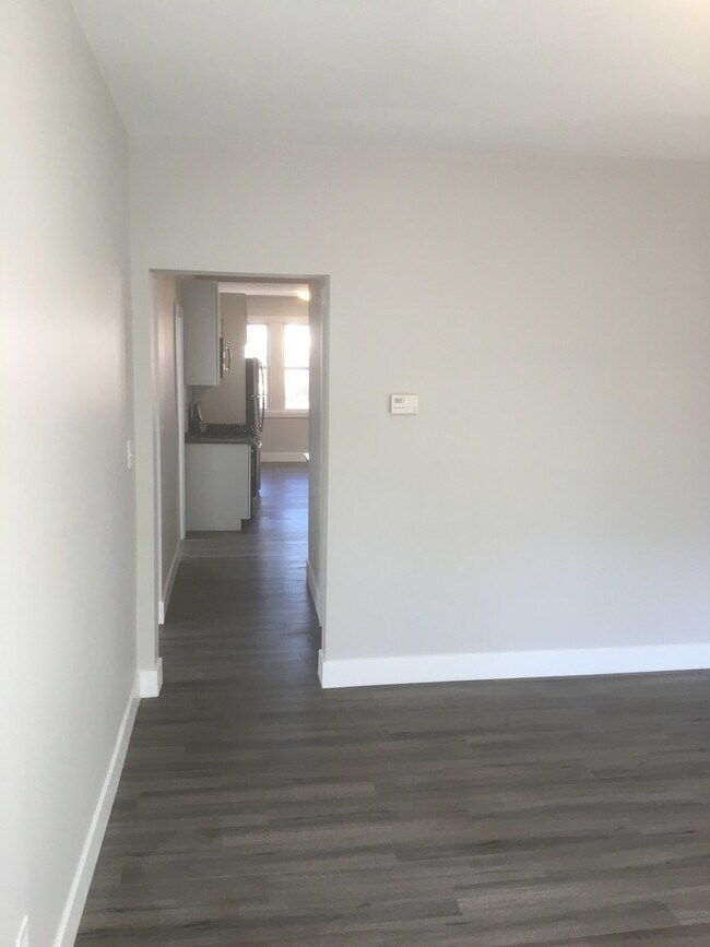 Foto del edificio - 2652 N Marshfield Ave