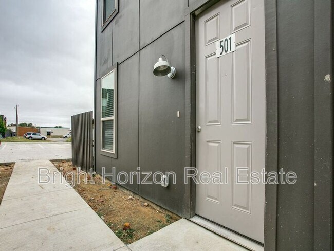 Building Photo - 10684 Tube Dr