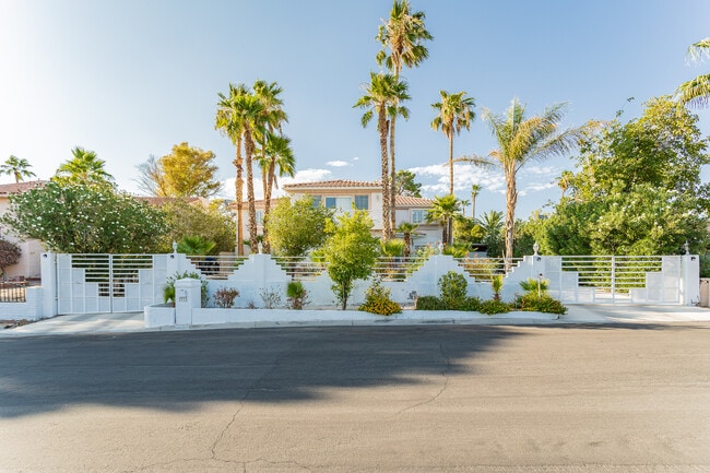 Building Photo - 2912 La Mesa Dr