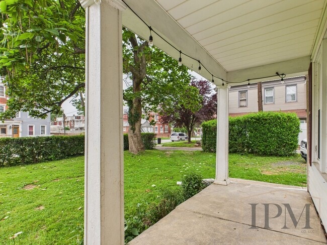 Foto del edificio - Available Now Beautiful 4 Bedroom Home with Garage, Central Air & Large Yard in York City.