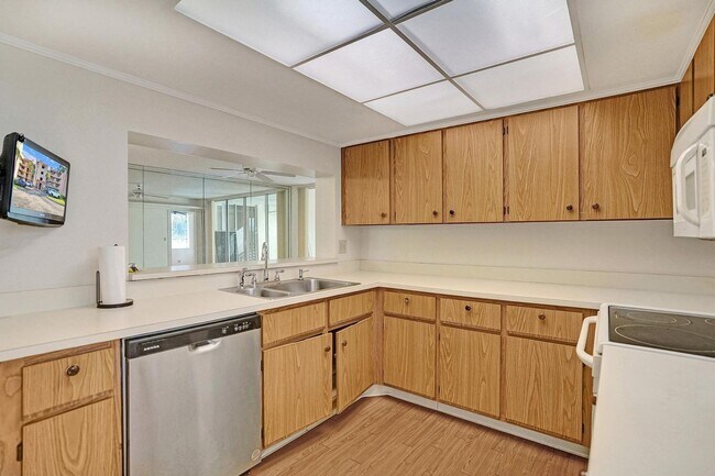Building Photo - 9510 Seagrape Dr
