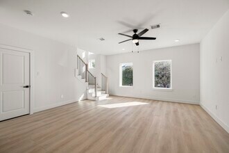 Building Photo - 6326 Del Rio St