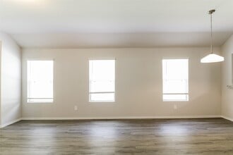 Building Photo - 2528 Shad Dr