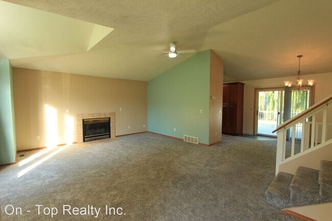 Foto del edificio - 3 br, 2 bath House - 422 W. Falcon Rd.