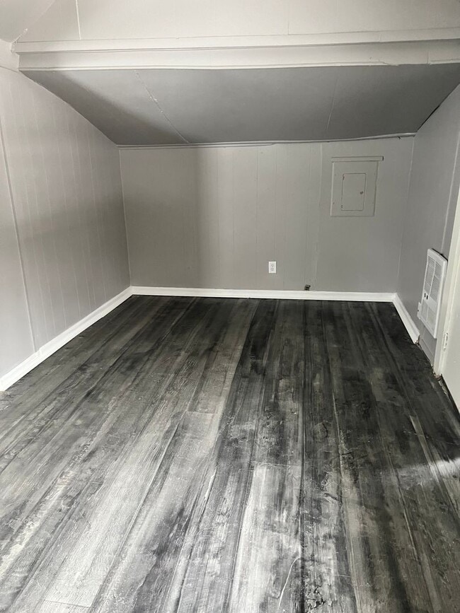 Photo - 1617 Ferry St Apartment