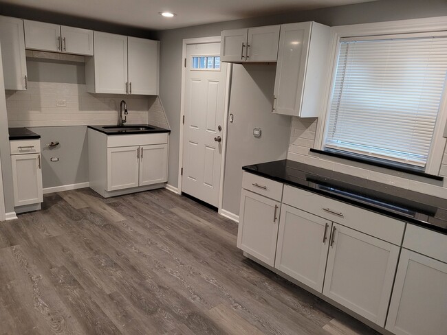 Building Photo - 8617 S Bennett Ave