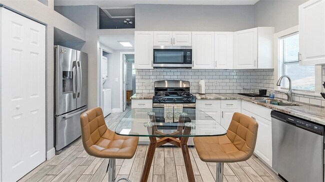 Foto del edificio - 810 Grove St N