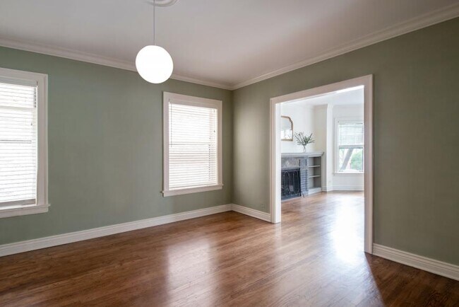Building Photo - 2 bedroom in Evanston IL 60202