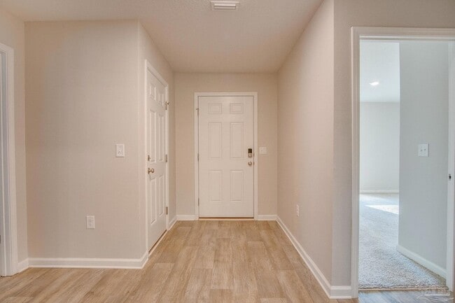 Building Photo - 7818 Lakeside Oaks Dr