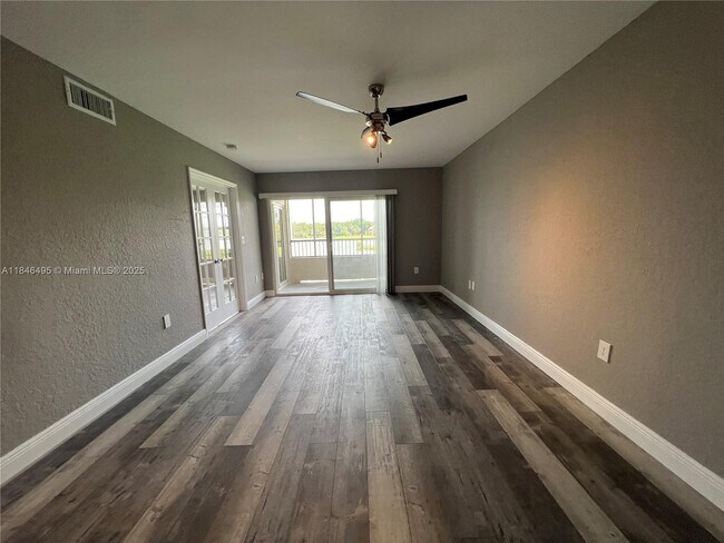 Foto del edificio - 2803 N Oakland Forest Dr