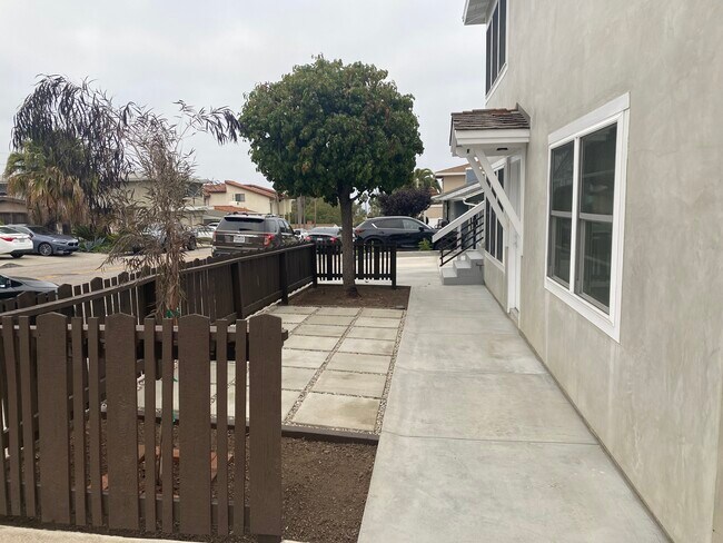 Building Photo - 224 Avenida Miramar