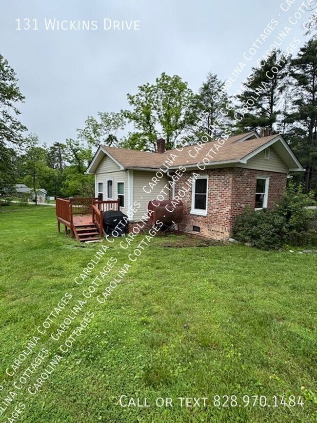 Foto del edificio - 131 Wickins Dr