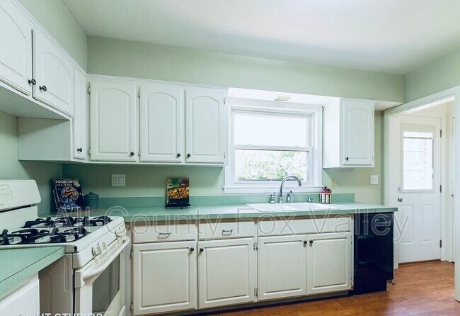 Building Photo - 834 S Arlington Heights Rd