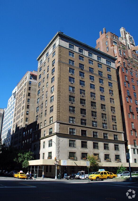 Viewed from the southeast - 760 Park Ave