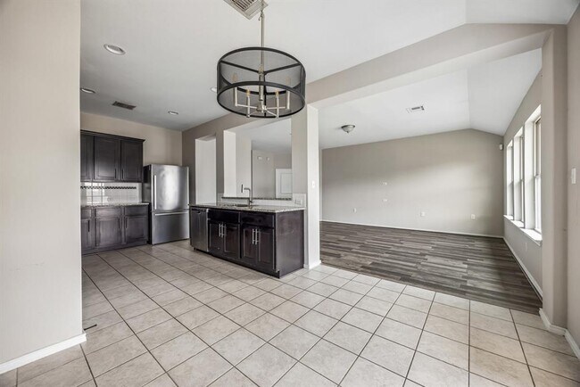 Building Photo - 5505 Bonneville Bend