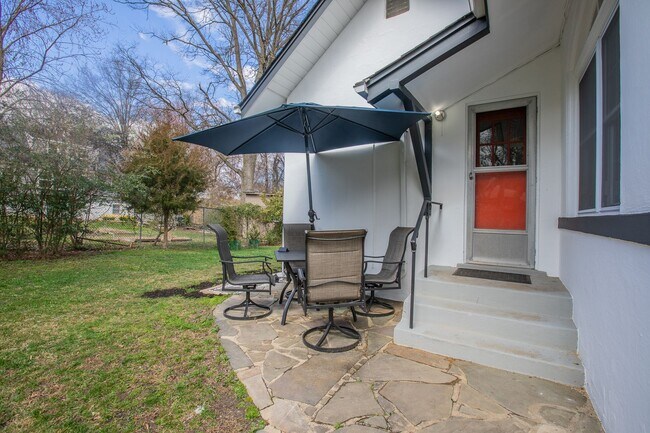Building Photo - Beautiful 3 BR/2 BA Single-Family Home in ...